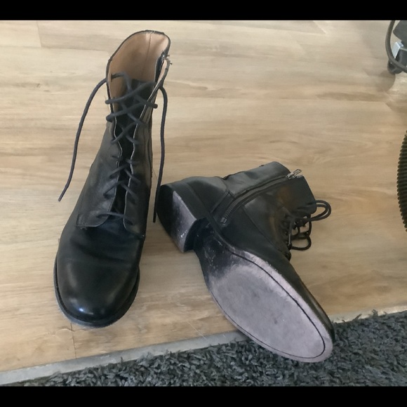 Frye Boots - Zipper - size 9b. - Picture 9 of 9